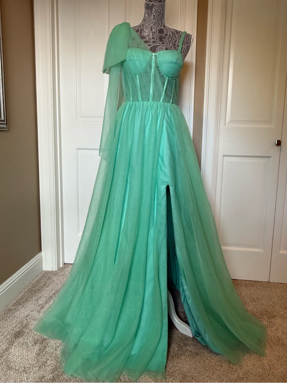 Elegant Green Tulle Maxi Dress with One-Shoulder Drape